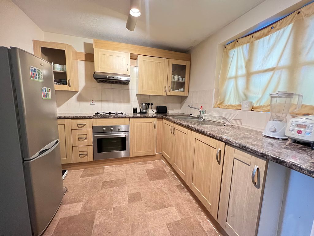 Property photo 2 of 10 Kitchen