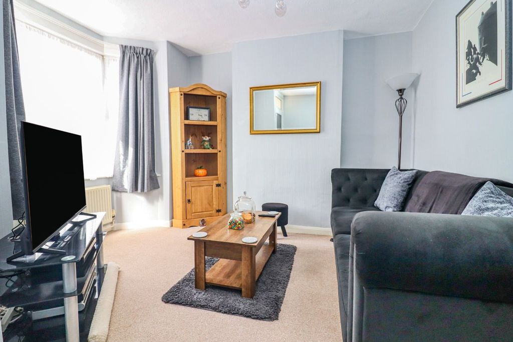 Property photo 2 of 17