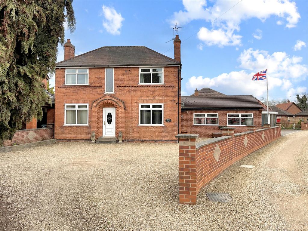 Property photo 1 of 29 Front Aspect 689