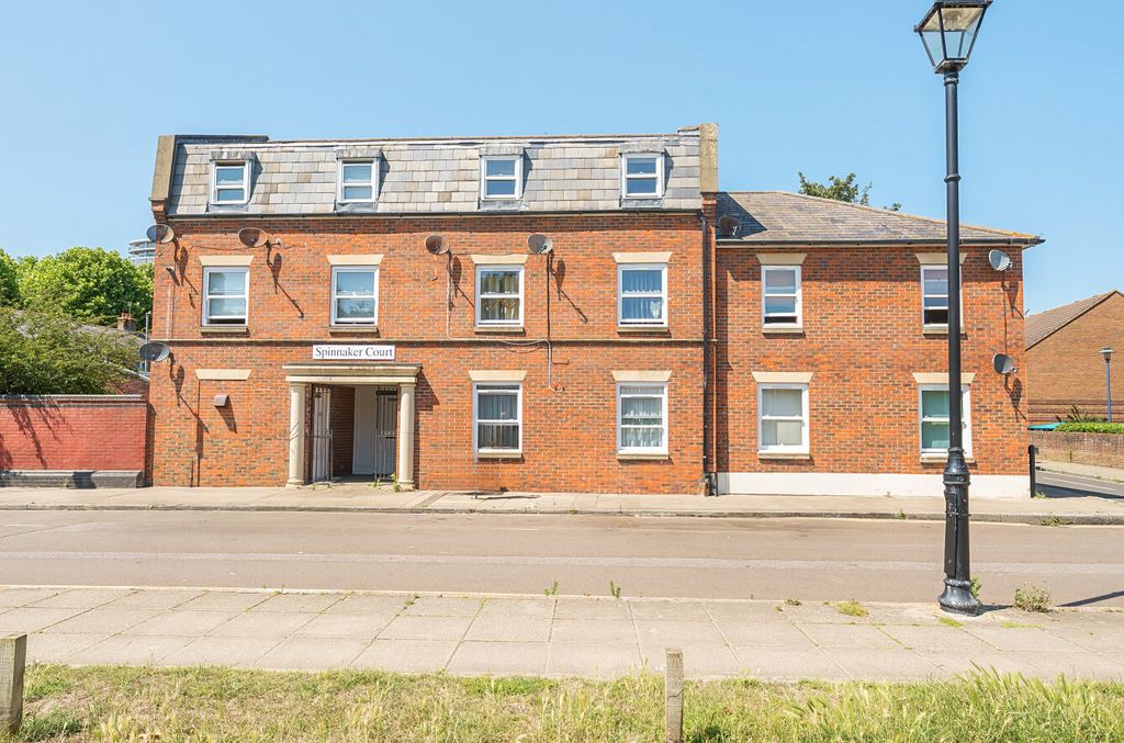 Property photo 1 of 7 1300512-11-6852c9...