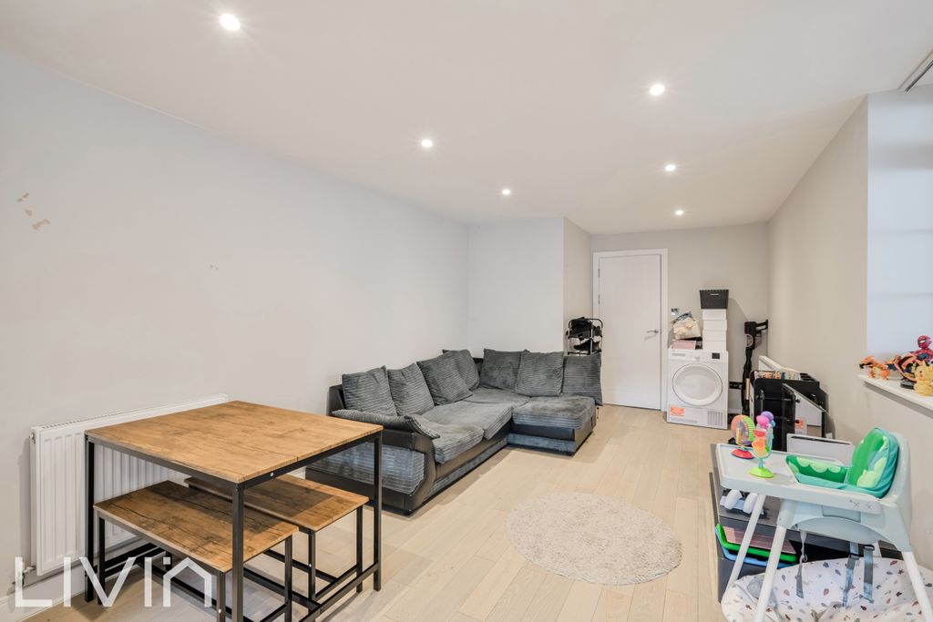 Property photo 3 of 12 3