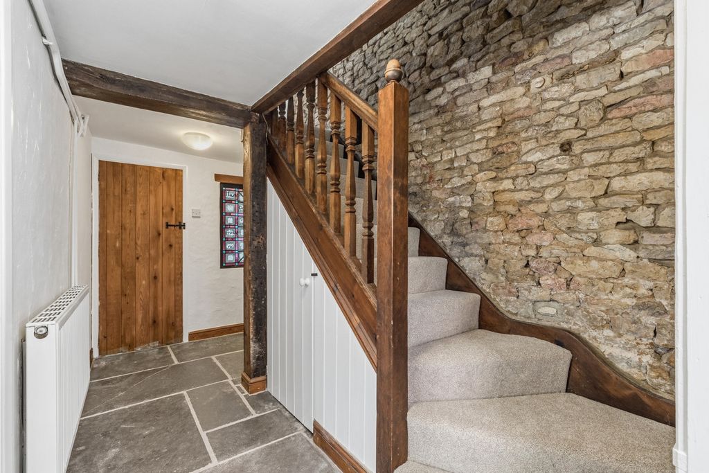 Property photo 2 of 35