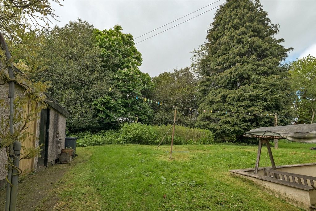 Property photo 2 of 15 Communal Rear Garden