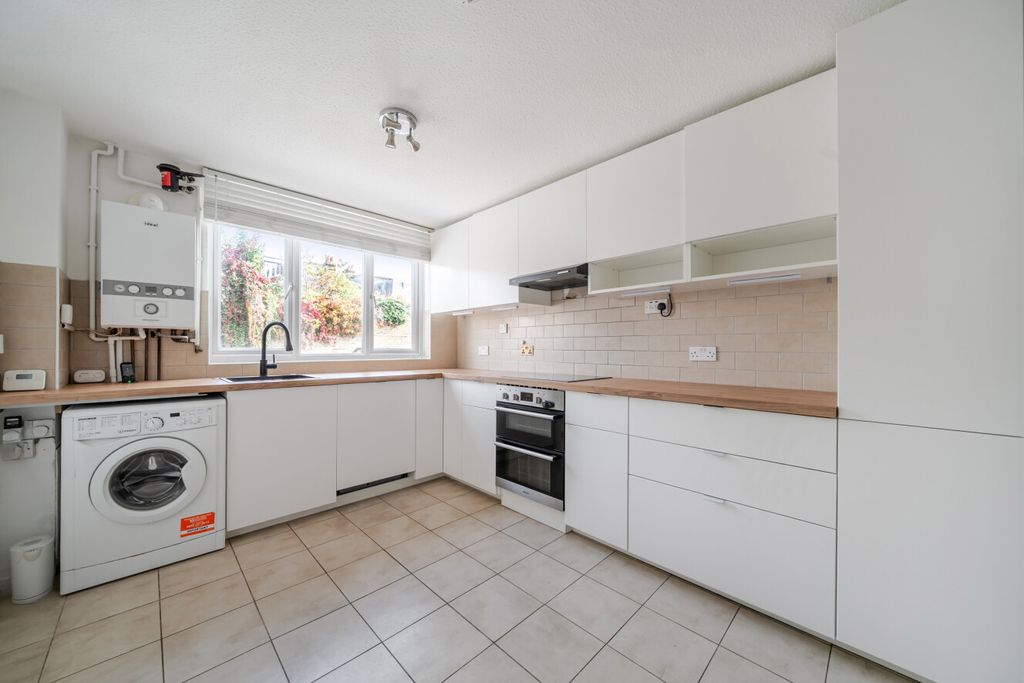 Property photo 3 of 12 1524911-10-6Ac4d8...