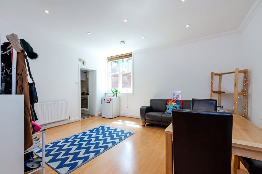 Property photo 3 of 7 Picture No. 13