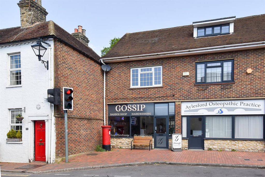 Property photo 1 of 9 Flat Above 34 High Street.Jpg