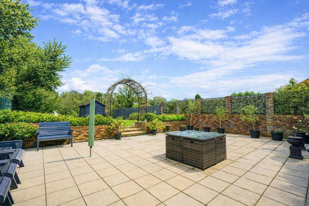 Property photo 2 of 31 40c39d12-9874-4Ea1-9415-E655d80Ae008.Png