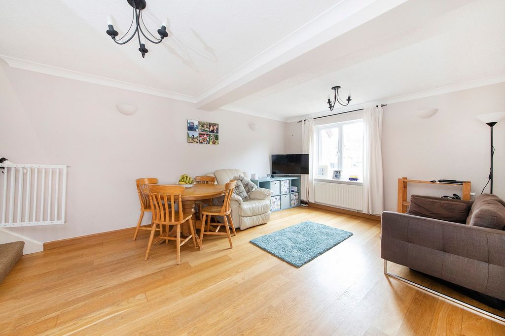 Property photo 2 of 9