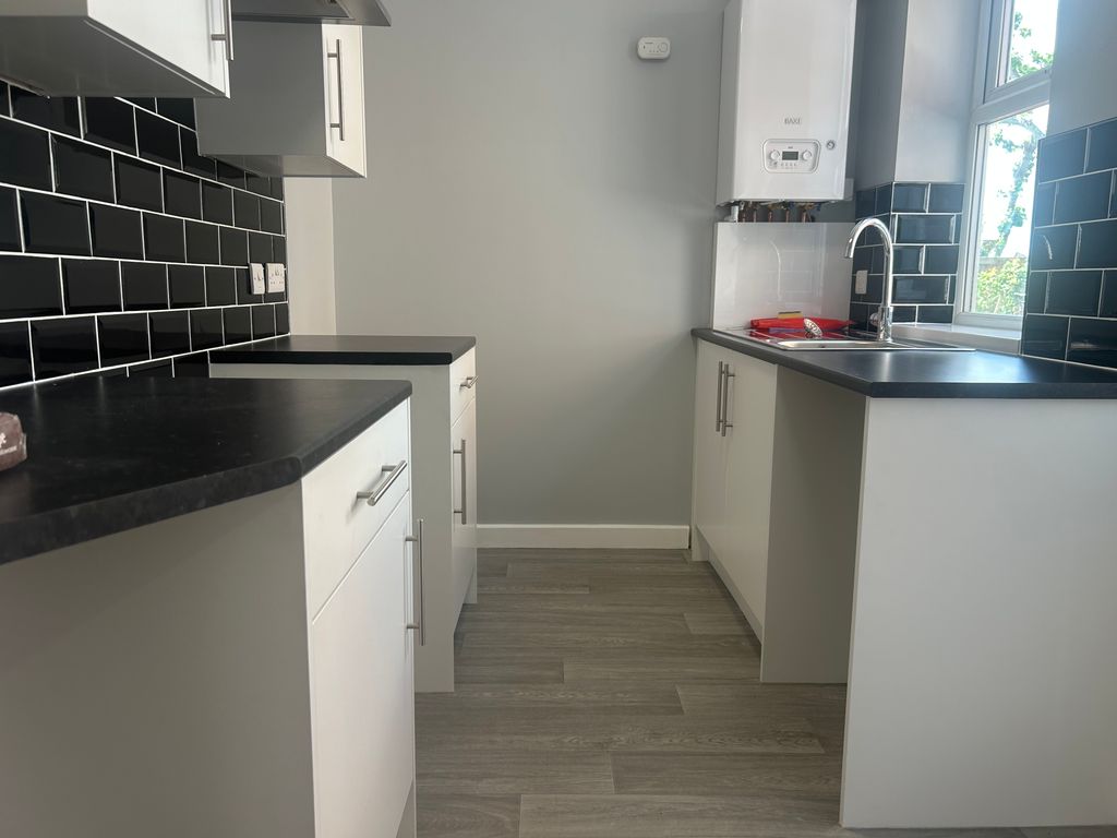 Property photo 3 of 14 Kitchen