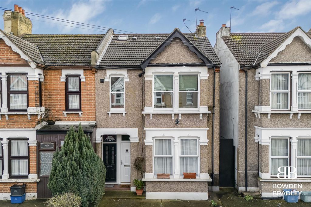 Property photo 1 of 12 Externals