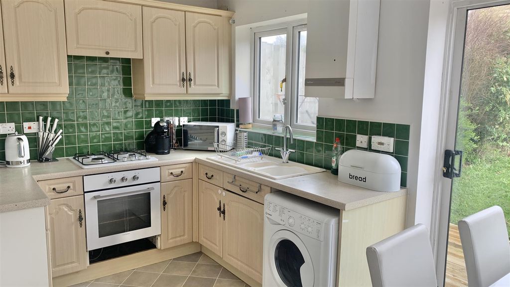 Property photo 3 of 12 Dining Kitchen