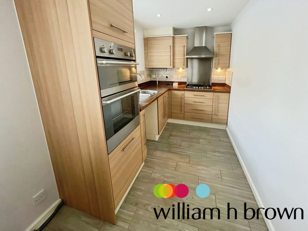 Property photo 2 of 11 Kitchen