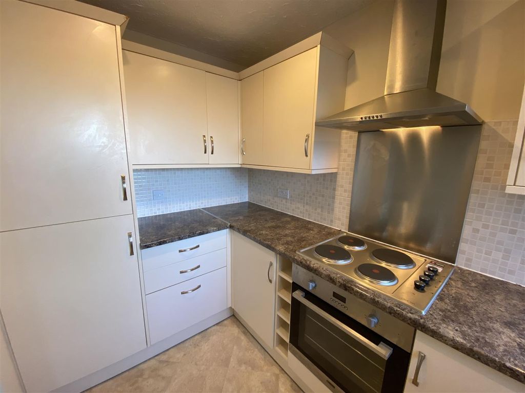 Property photo 3 of 20 Kitchen