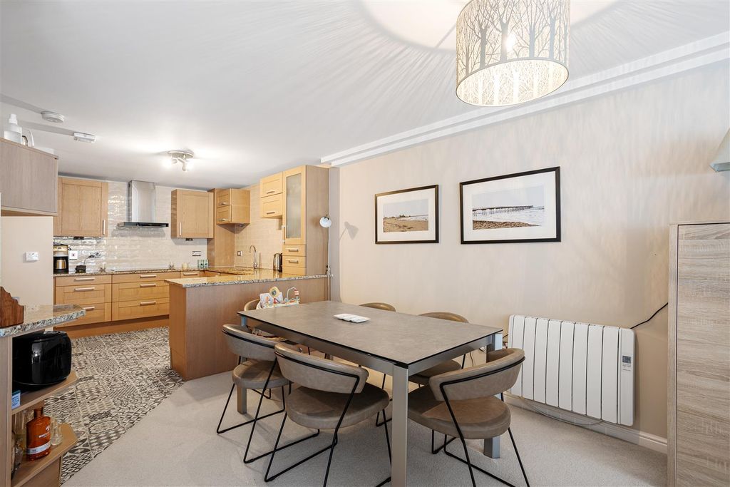 Property photo 3 of 33 Flat_5_Masters_House__16.Jpg