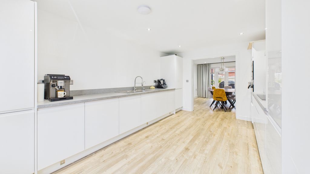 Property photo 2 of 20 Cam04968G0-Pr0085-Still006