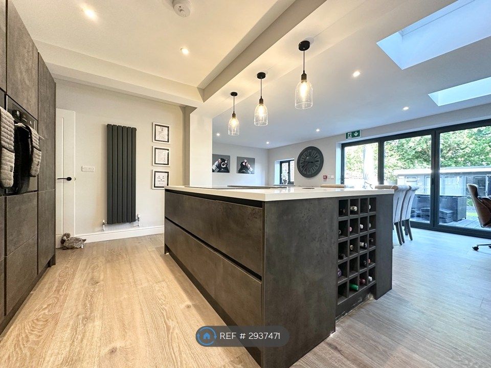Property photo 3 of 16 Kitchen Island