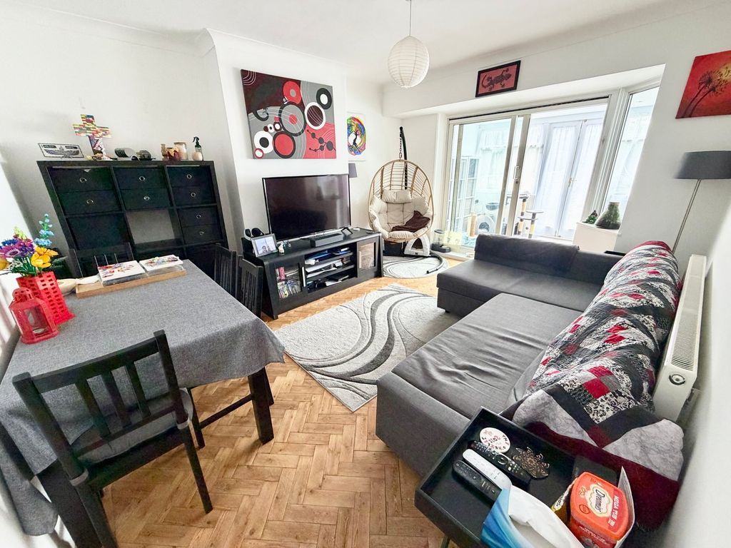 Property photo 2 of 9