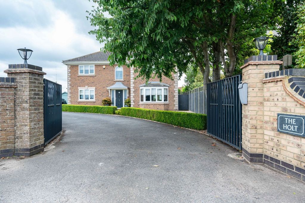 Property photo 2 of 24