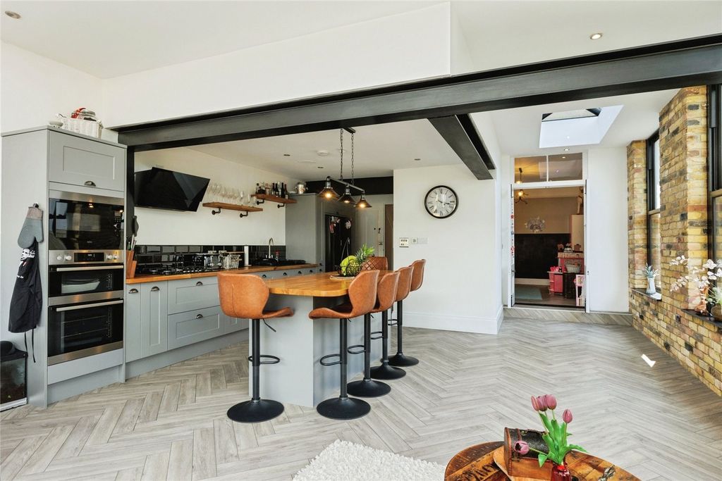 Property photo 3 of 18 Kitchen/Diner