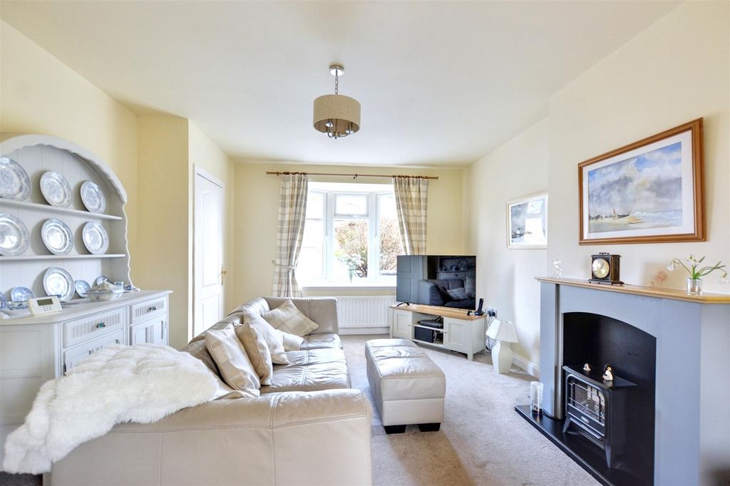 Property photo 2 of 23 Lounge_2.Jpeg