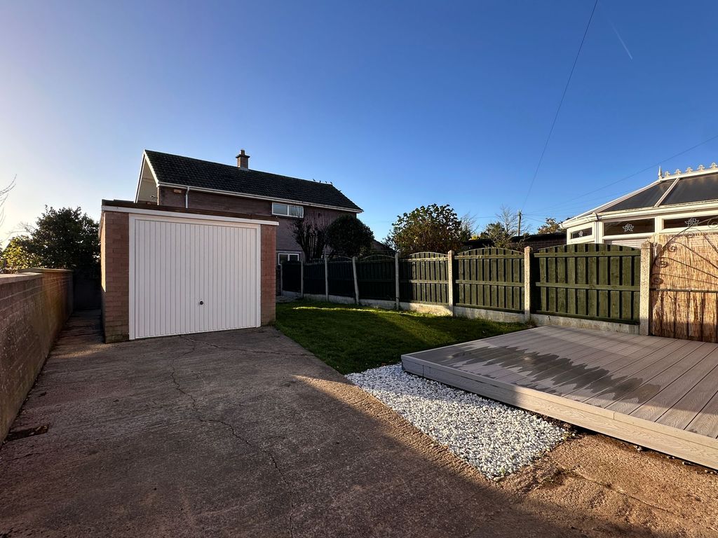 Property photo 1 of 13 Garage