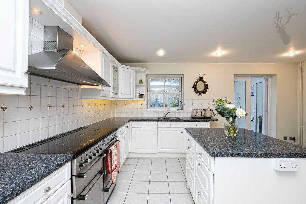 Property photo 3 of 25