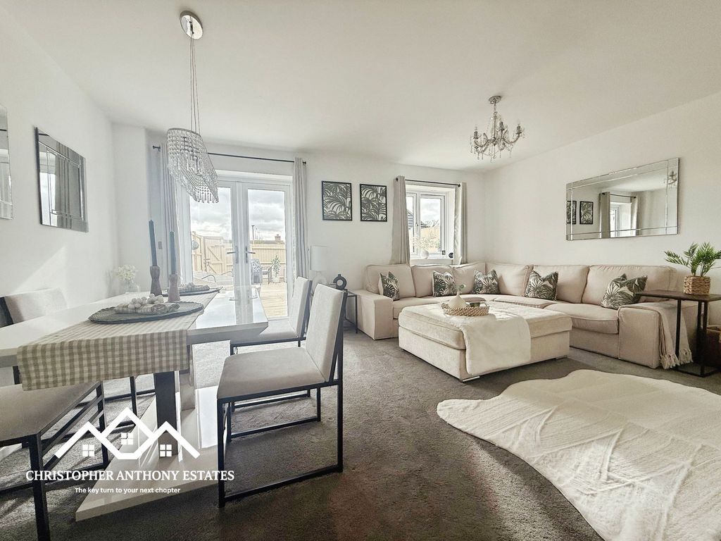 Property photo 2 of 32