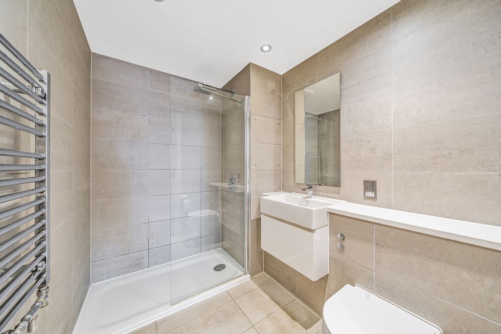 Property photo 2 of 27 Bathroom