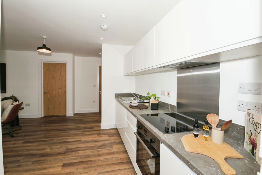 Property photo 1 of 7 Kitchen