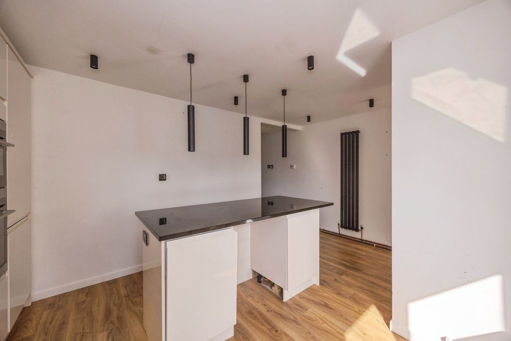 Property photo 3 of 19 Pbox-Img.Jpg