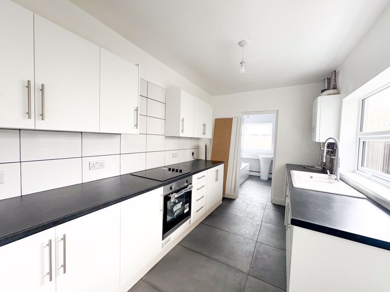 Property photo 2 of 11 Kitchen