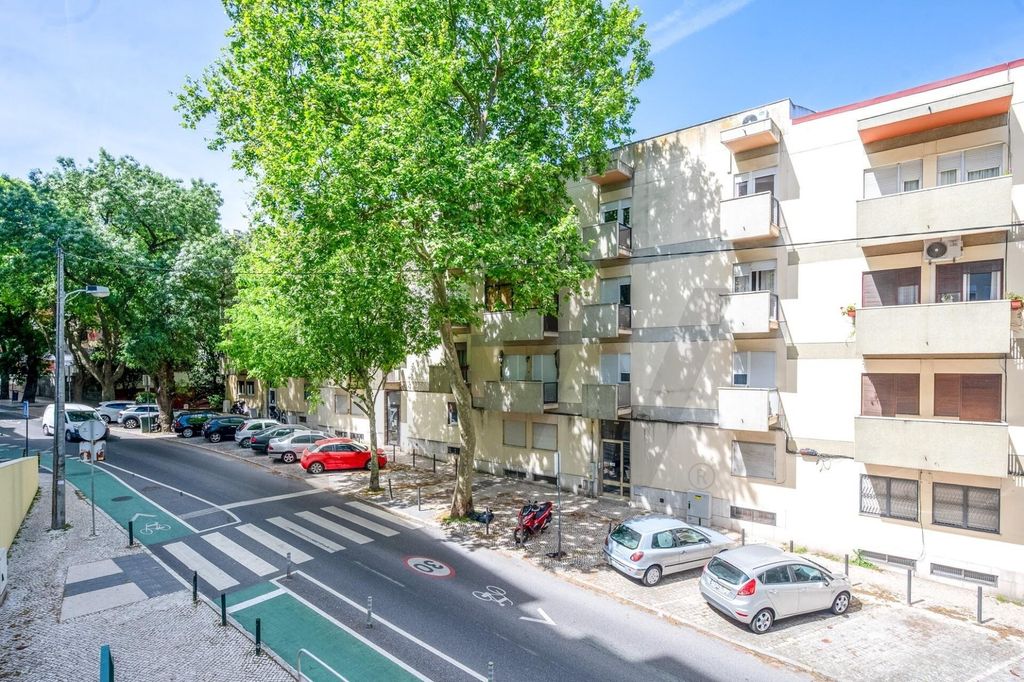 Property photo 1 of 24 Charming Two-Room Flat With Open Views In Lumiar