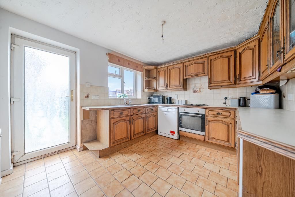 Property photo 2 of 12 Kitchen