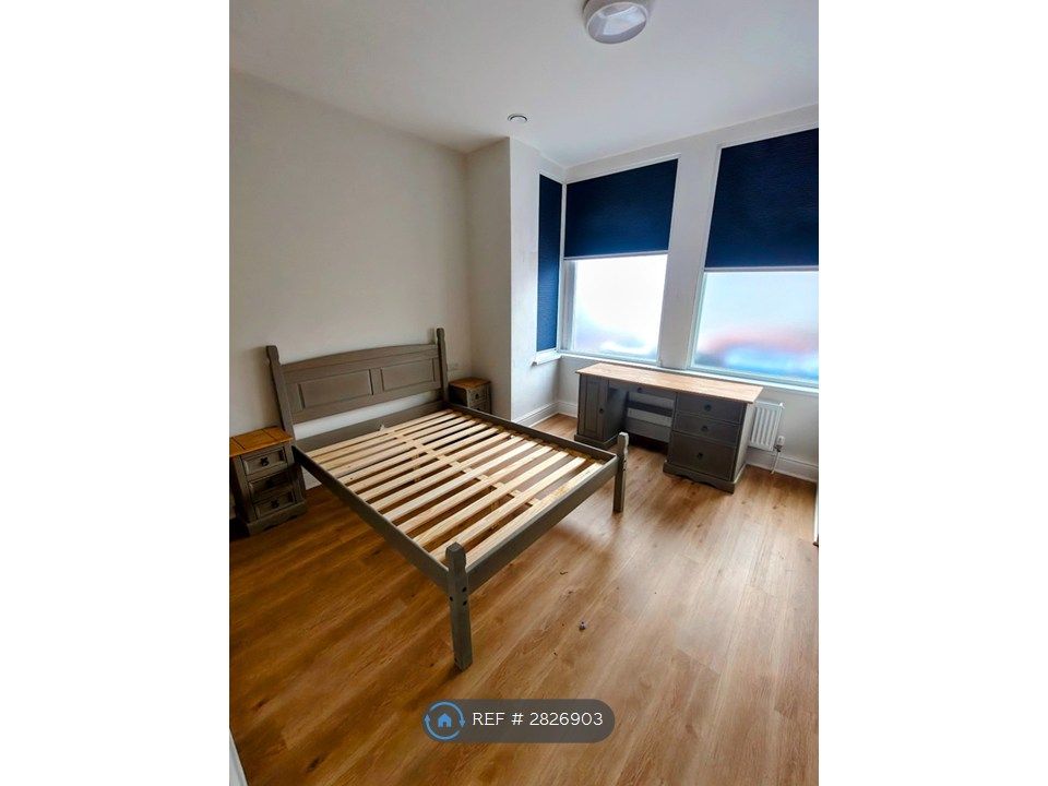 Property photo 2 of 16 Bed 1