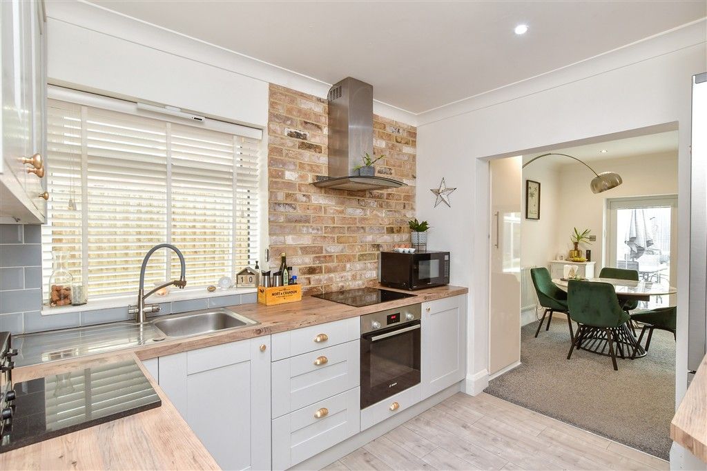 Property photo 3 of 14 Kitchen