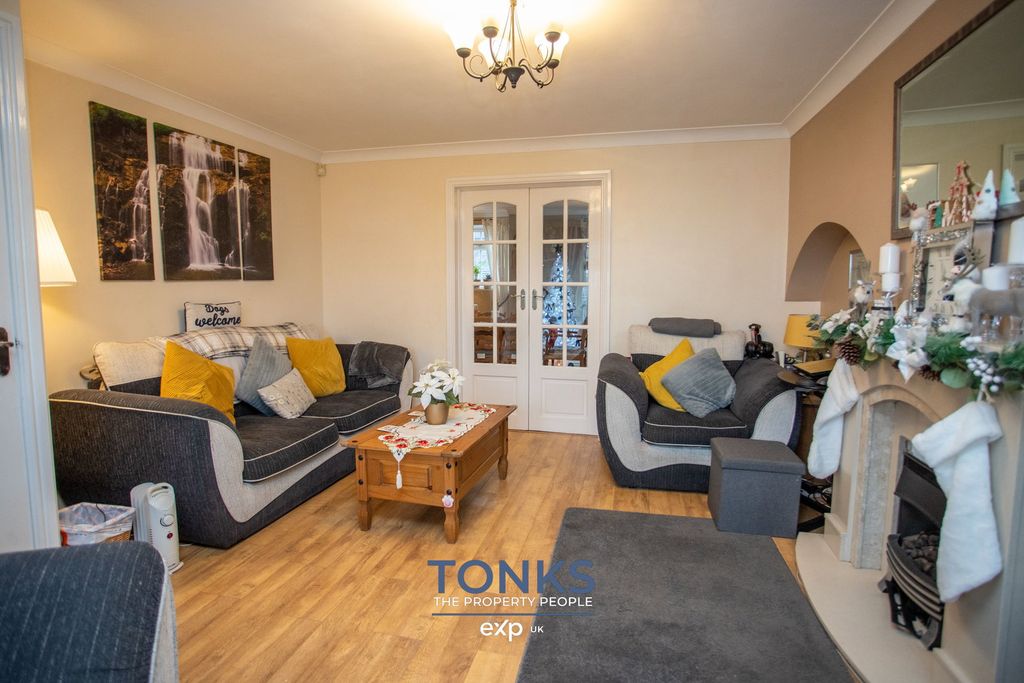 Property photo 2 of 21