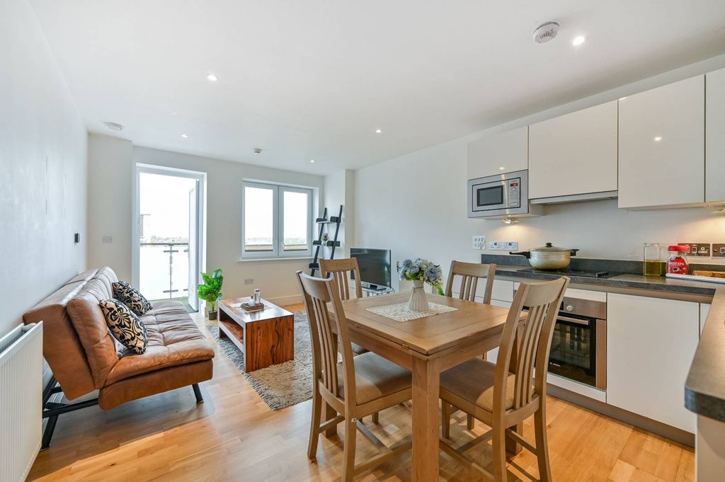 Property photo 2 of 8