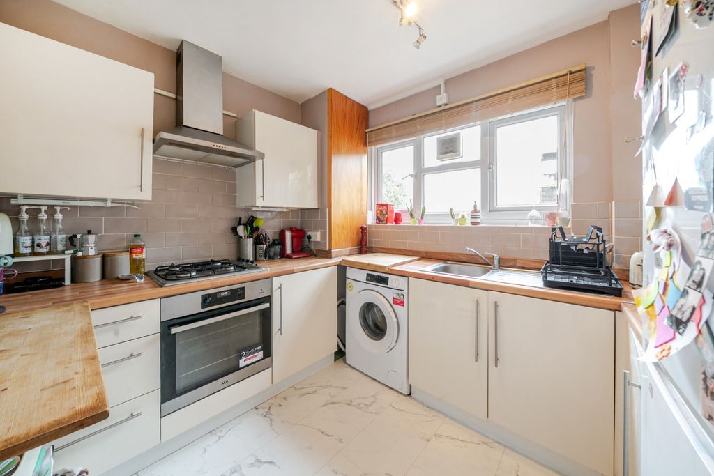 Property photo 2 of 16 Picture No. 14