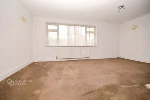 Property photo 2 of 8 Ff73350c-Lounge