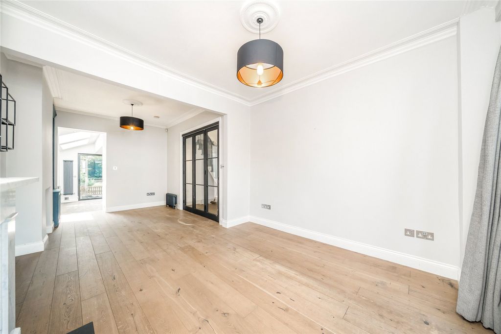 Property photo 3 of 14 Reception