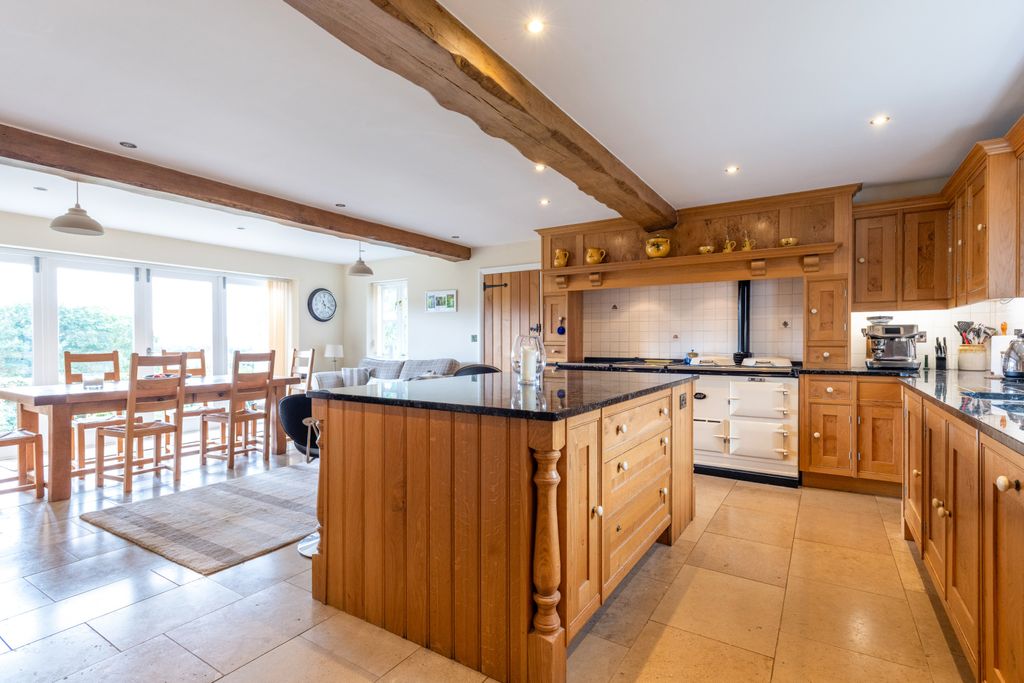 Property photo 2 of 18 Kitchen