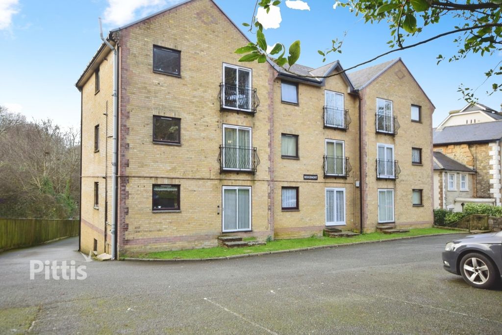 Property photo 1 of 8