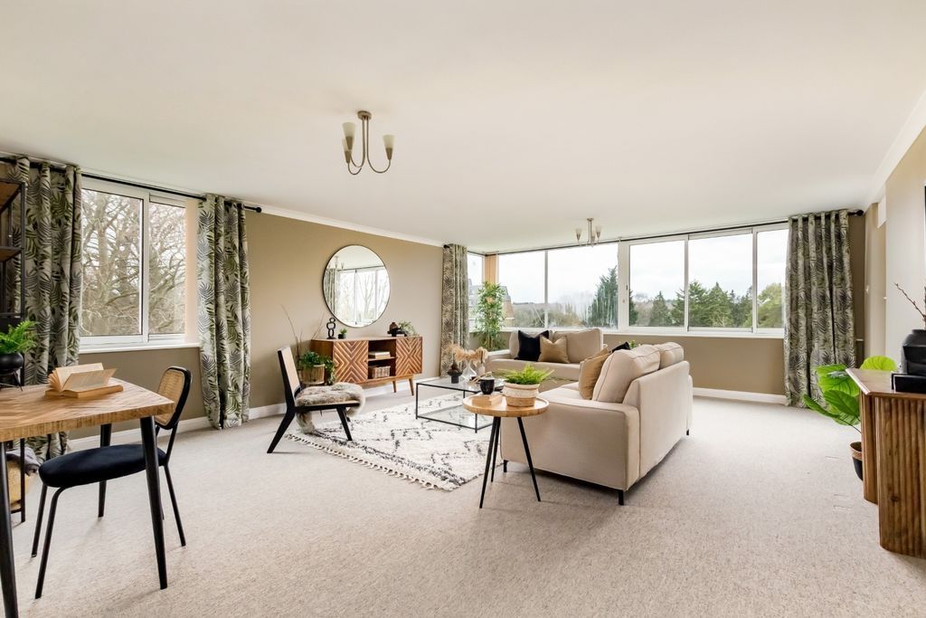 Property photo 1 of 18 Sitting Room