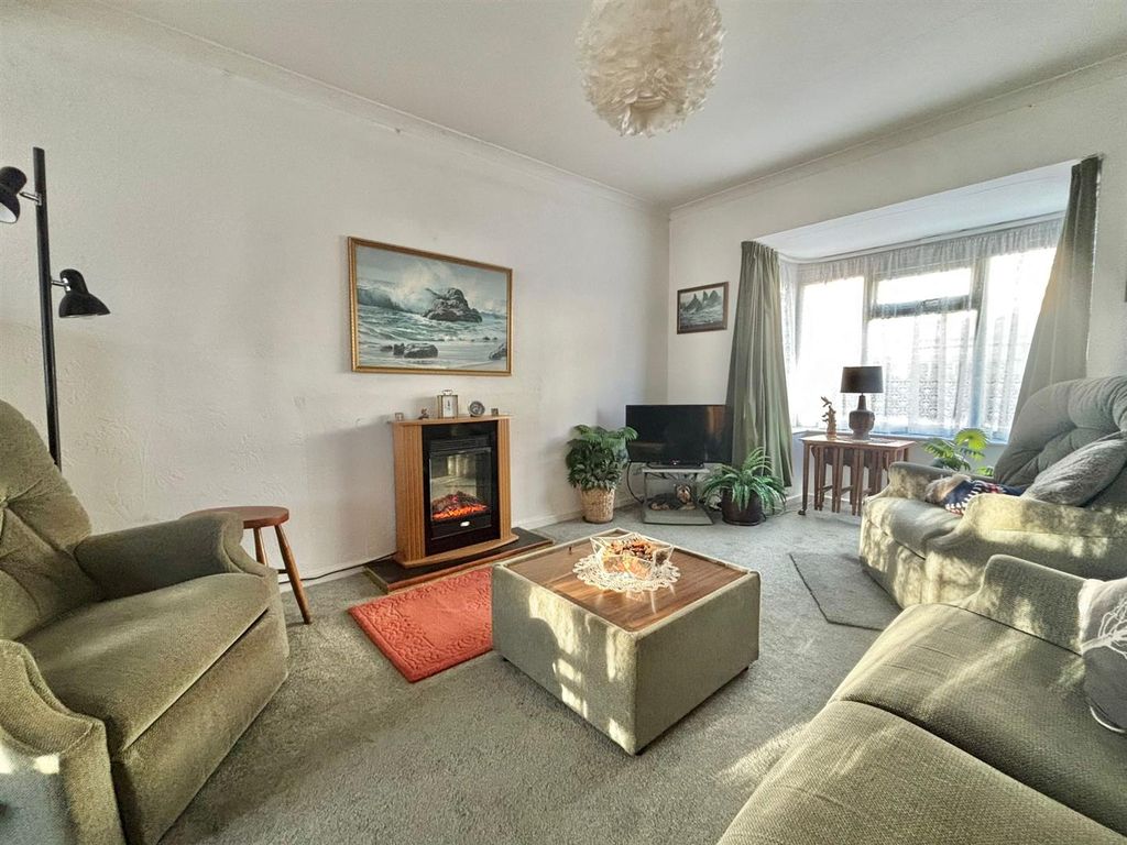 Property photo 2 of 19 Through Lounge Diner