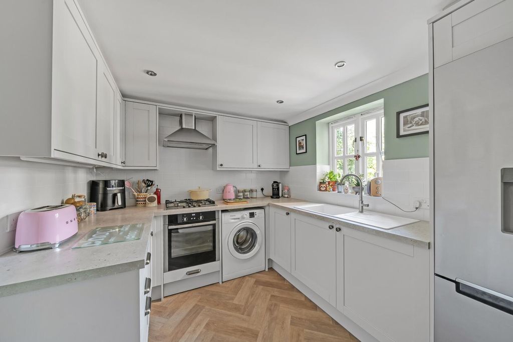 Property photo 3 of 21 Kitchen