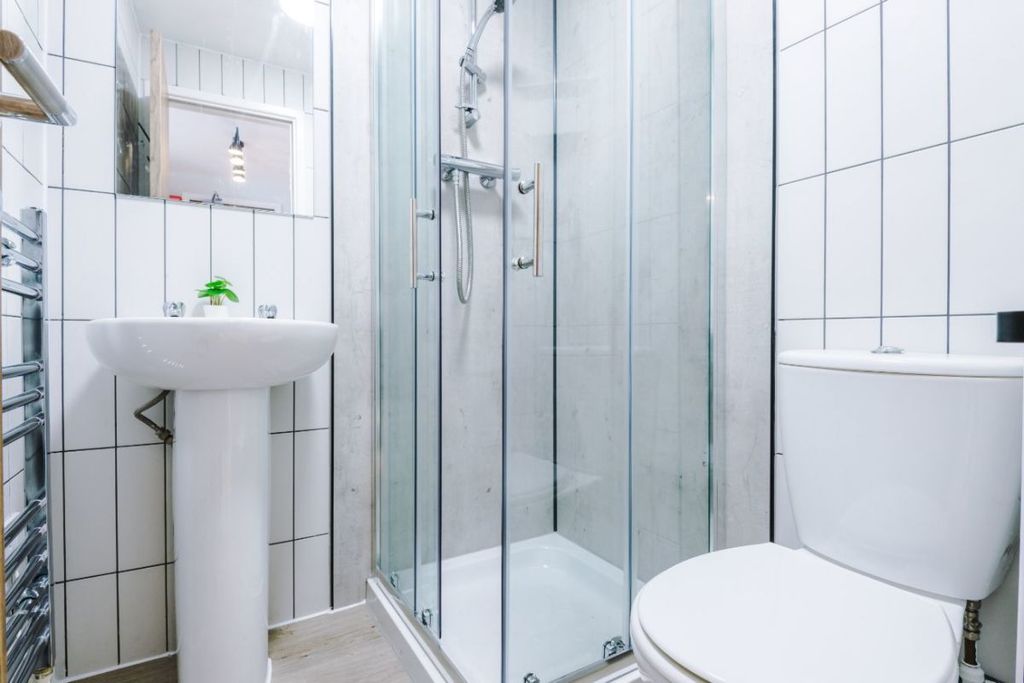 Property photo 2 of 4 Shf5 - Bathroom
