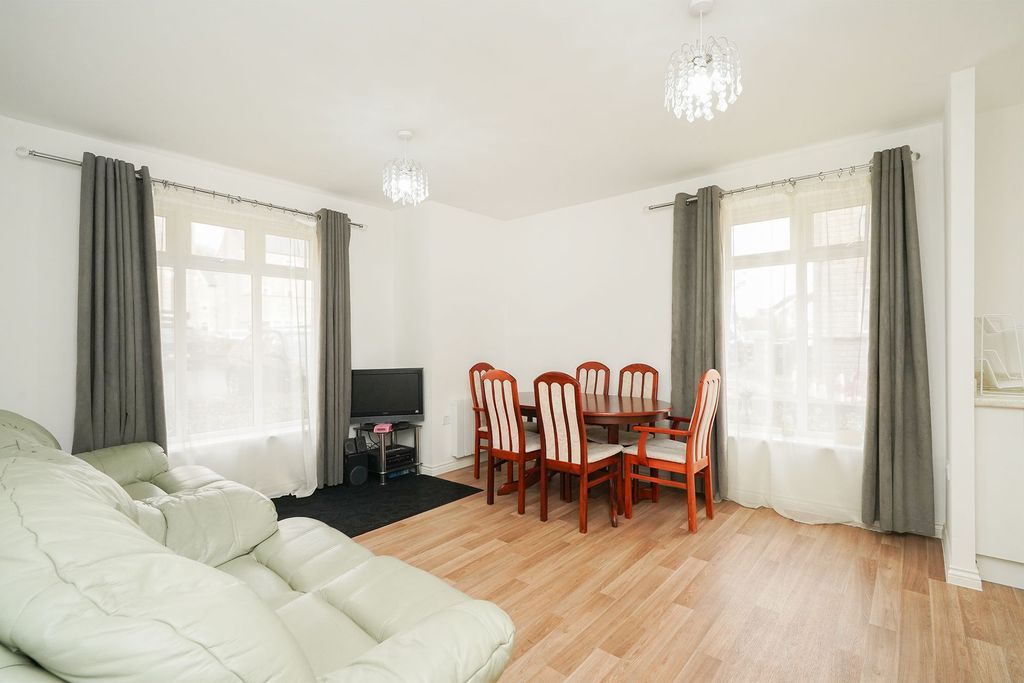 Property photo 2 of 13