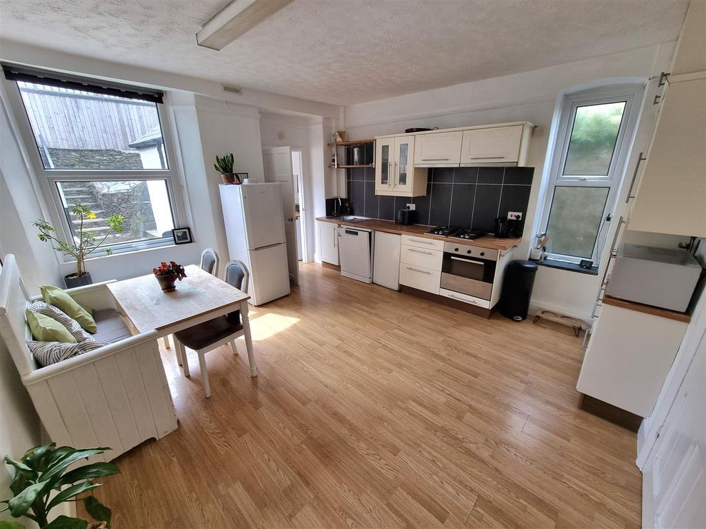 Property photo 3 of 21 Kitchen & Dining.Jpg