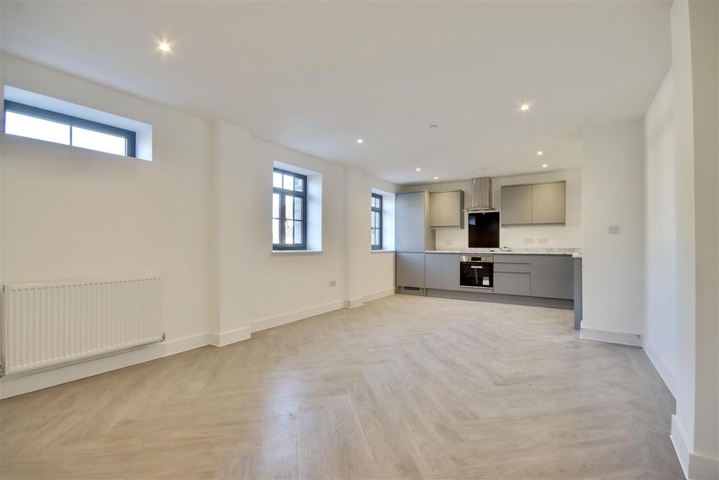 Property photo 3 of 14 20C421C8-4831-40Fd-A86F-7C425E64D305_1_201_A.Jpeg