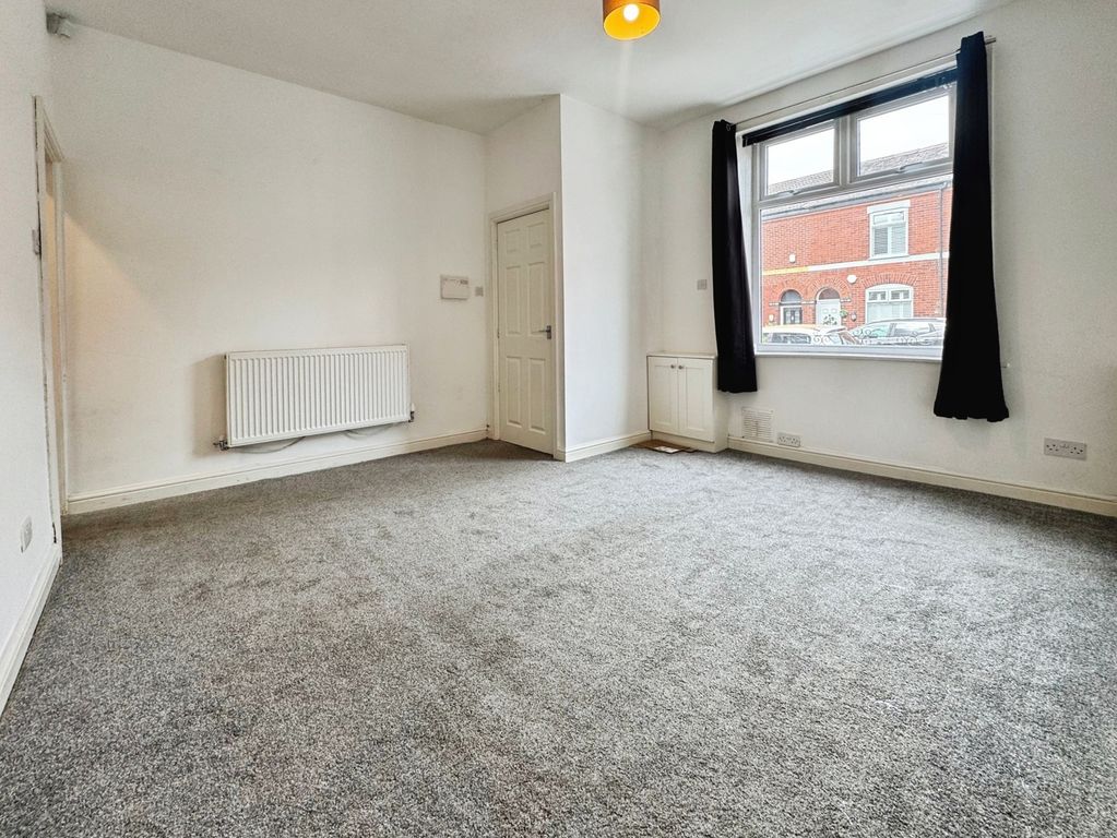 Property photo 3 of 11 Pbox-Img.Jpg